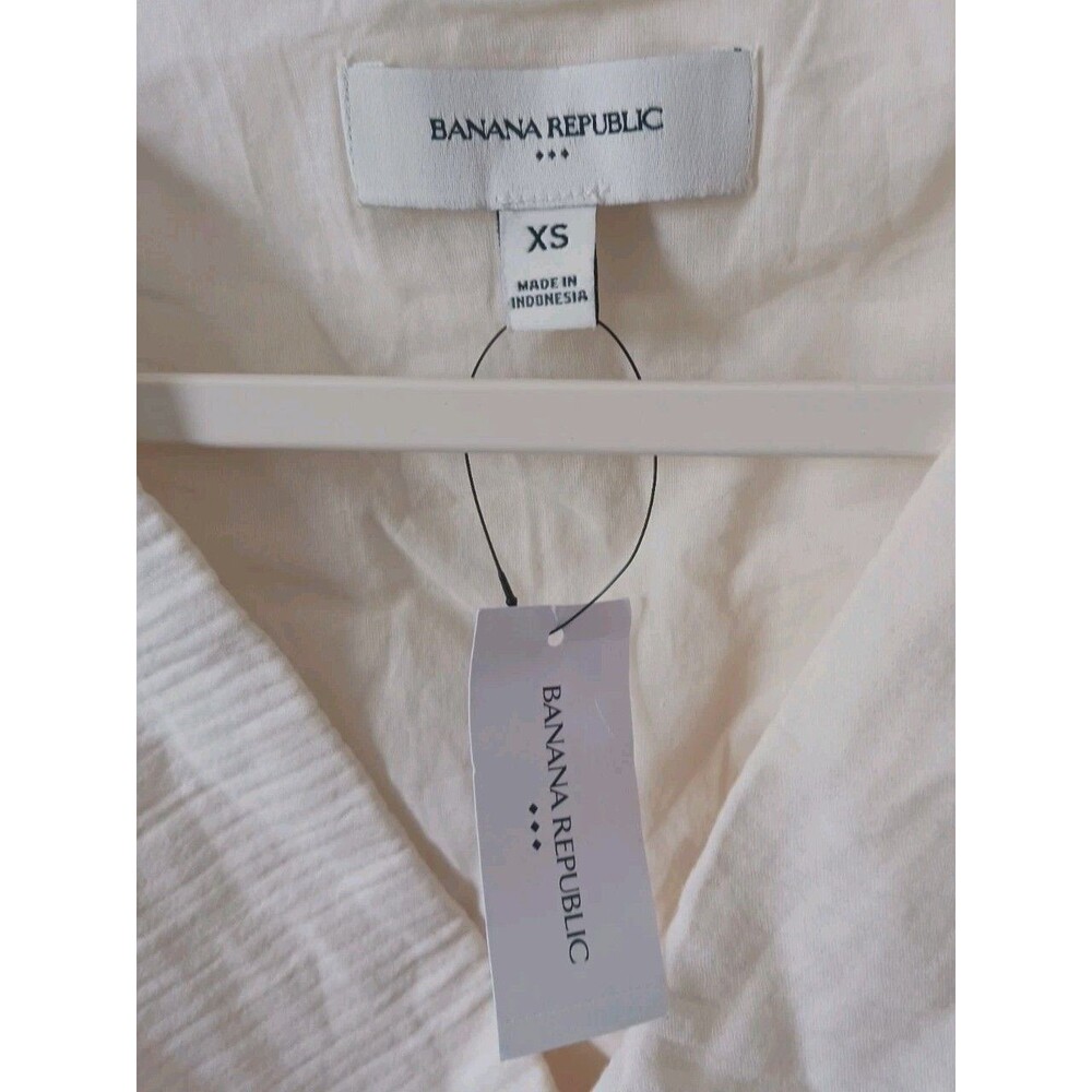 Banana Republic Ivory V Neck Sleeveless Blouse Women XS NWT - Picture 3 of 5